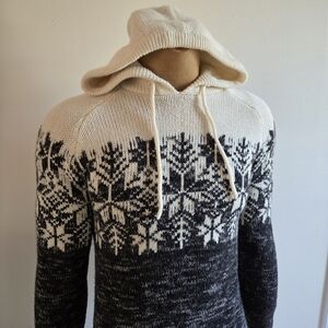Cozy Knit Hooded Sweater with Snowflake Pattern